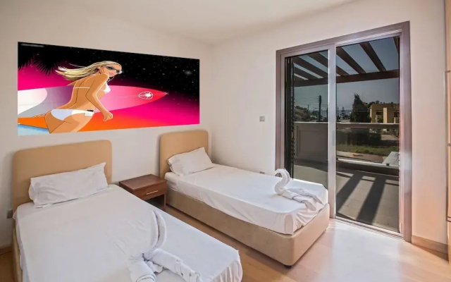 Celebrity Villa Scotty T I3