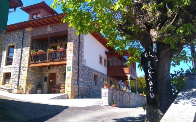 Hotel Rural El Rexacu Онис вид на фасад