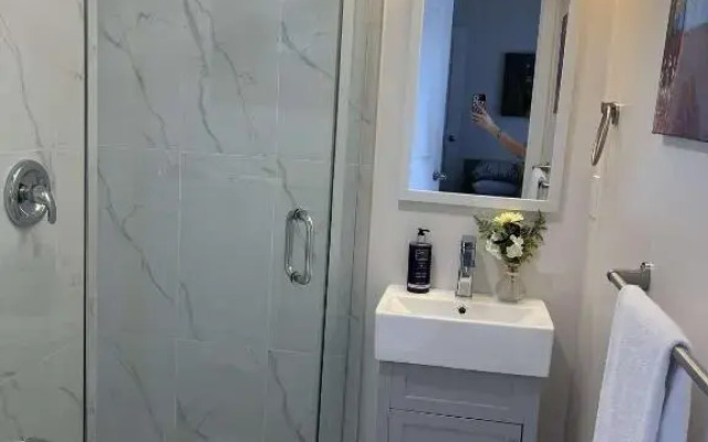 Luxury new Suite with separate entrance