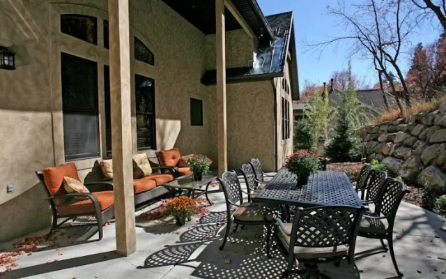Boulder Ridge by Stewart Mountain Lodging