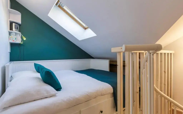 Chic 2BR in city center, next to Train Station