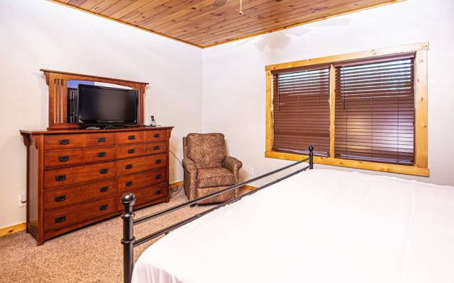 Donovan's Dacha by Taylor Made Deep Creek