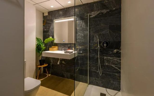 Romea Suites