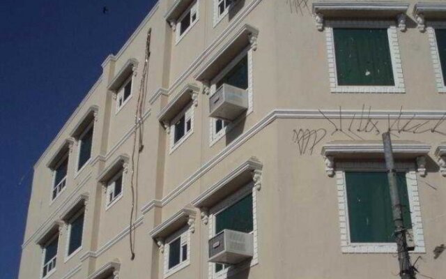 Hotel Raunak Plaza вид на фасад