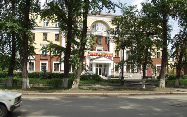 Гостиница Металлург вид на фасад