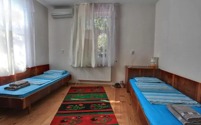 Retro & Friendly Old Town House with a Garden