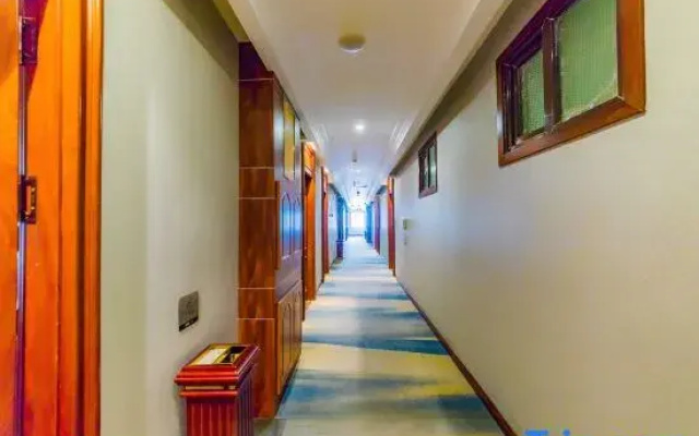 Ruihang Business Hotel (Urumqi Light Industry College Branch)