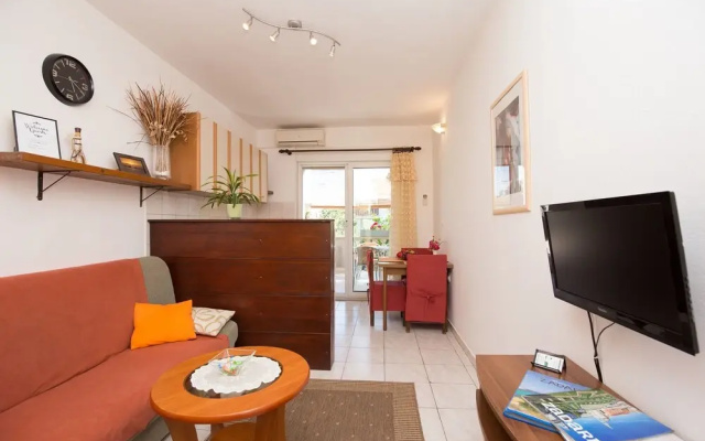 Apartments and Room Thea