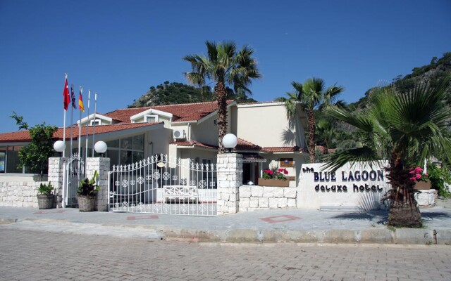 The Blue Lagoon Deluxe Hotel вид на фасад