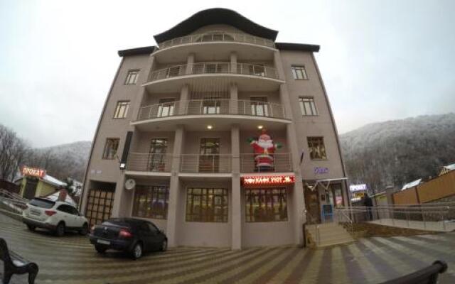 Gorniy Uyut Hostel в Эсто-Садке отзывы, цены и фото номеров - забронировать гостиницу Gorniy Uyut Hostel онлайн Эсто-Садок вид на фасад