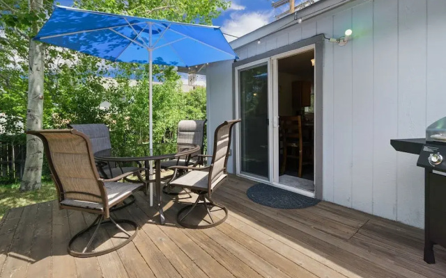 Dog-friendly Post Home With Private Hot Tub, Fire Pit, and BBQ on the Deck by Redawning