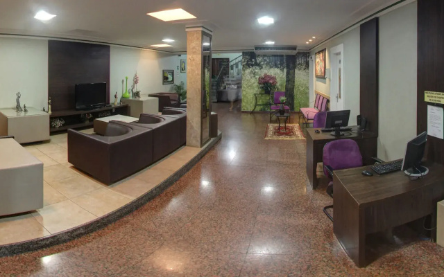 Aton Plaza Hotel