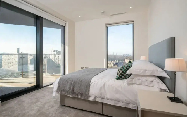 Modern Family Home close to Victoria Station