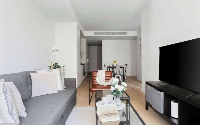 A Cozy 2BR Apt Right on Buzzing Chapel Street