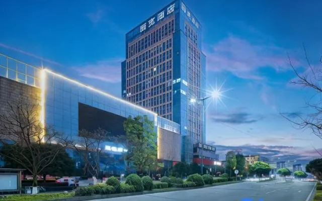 Yamei Cloud Hotel (Dujiangyan Lejia Plaza Lidui Park Station)