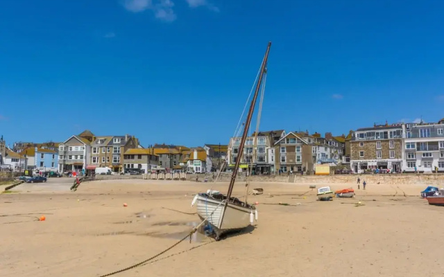 Cozy Holiday Home in Saint Ives near Beach