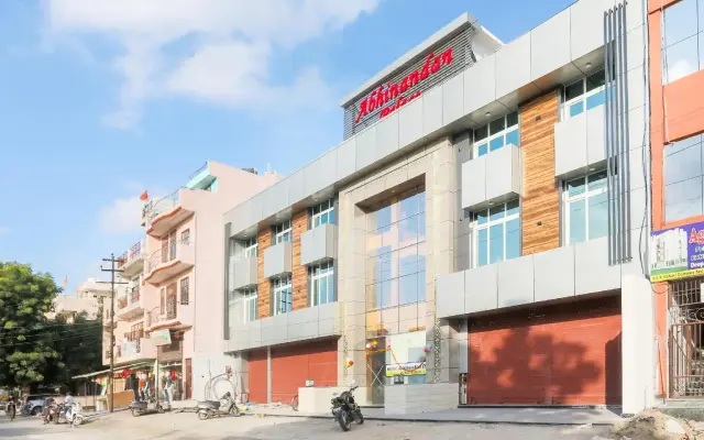 Capital O 42705 Hotel Abhinandan Palace