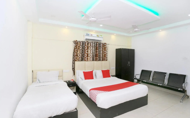 OYO 61184 Hotel Moidu's