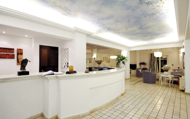 Pelican Bay Hotel