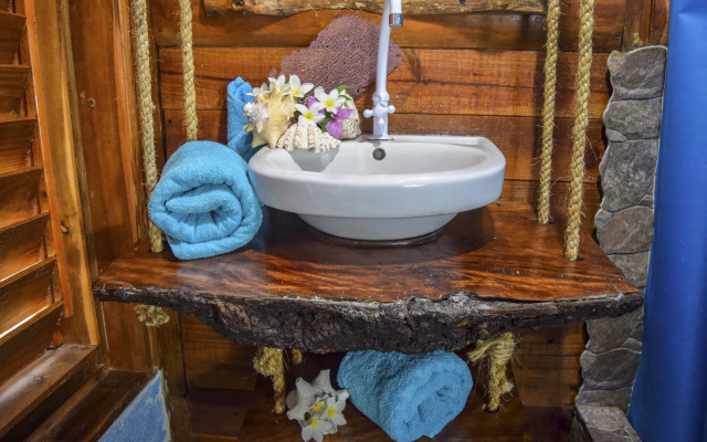 CHALET TROPICAL Hotel & Pool Bar Restaurant