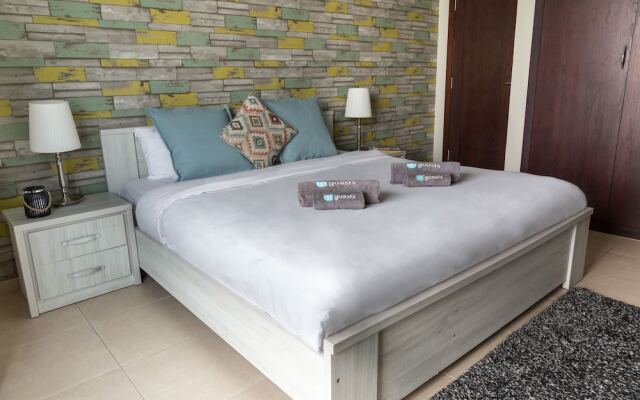 Отель HiGuests Vacation Homes - The Residences Дубай вид на фасад