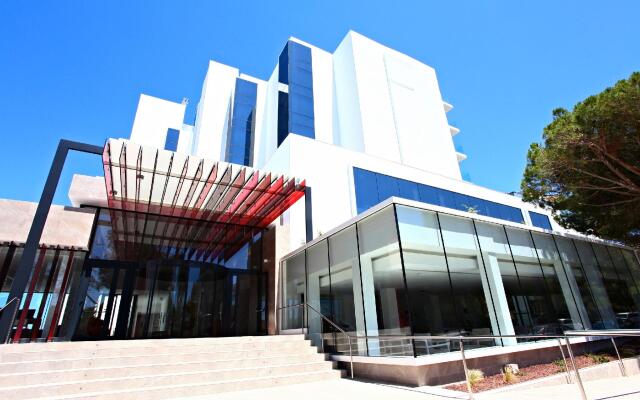 Отель Iberostar Cala Millor вид на фасад