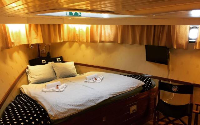 Hotel M/S Monika комната для гостей