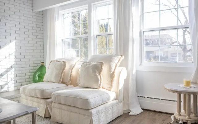 Fully Private 3 Bdrm Suite - The Winchester