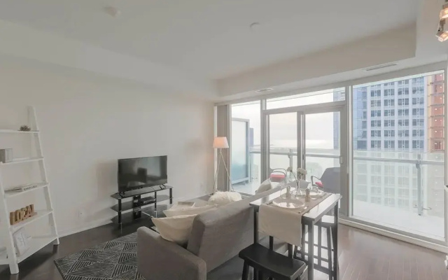 Noel Suites - York and Simcoe