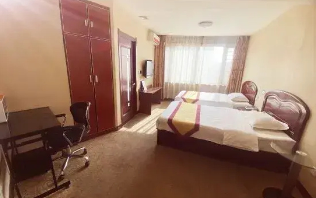 Huifeng Business Hotel (Lingyuan Yipzu)