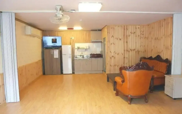 Yeongwol Riverside White House Pension