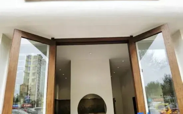 Haoran Roam| Lakeside Retreat · Leisure Luxe Holiday Inn