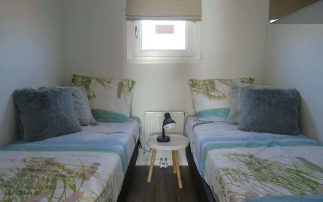 Modern Chalet With Dishwasher on the Markermeer