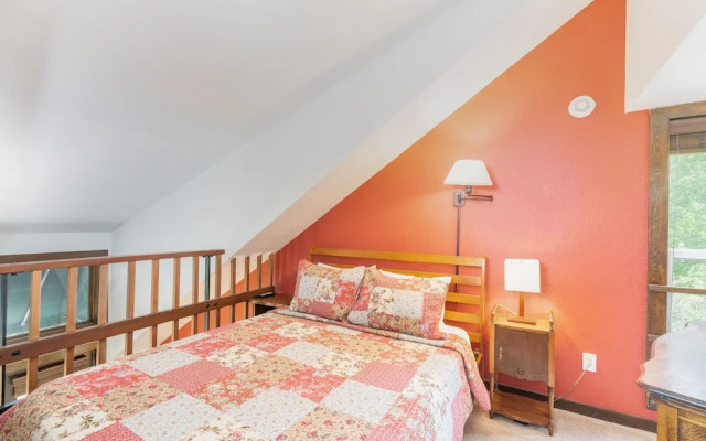 Manitou Lodge 9 Hotel Room by Alpine Lodging Telluride