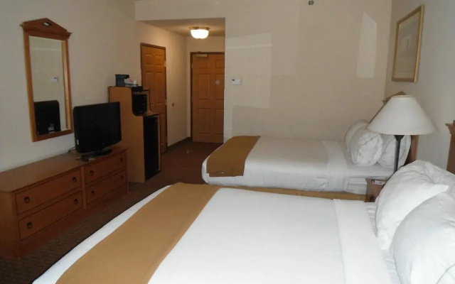 Holiday Inn Express Hotel & Suites Jenks by IHG