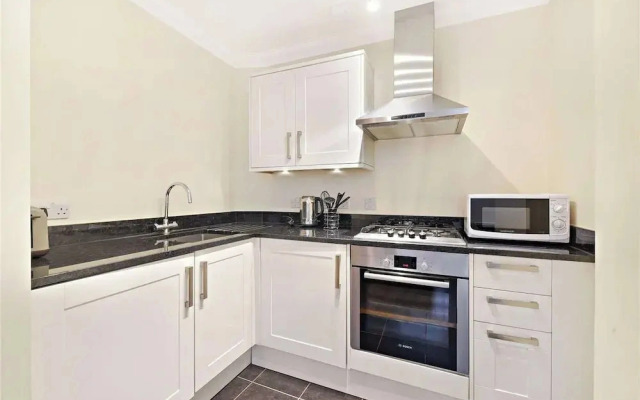 New Oxford Street Central Apartment