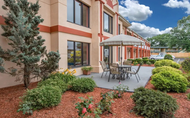 Travelodge Grand Rapids