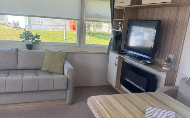 Caravan - Sleeps 6 - Parking