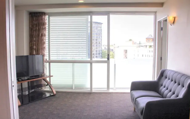 Quadrant 2 Bdr with Seaview & Parking