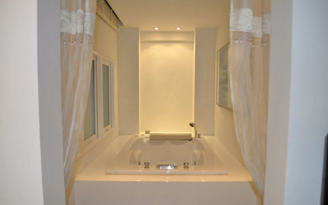 Saladee Gallery Residence