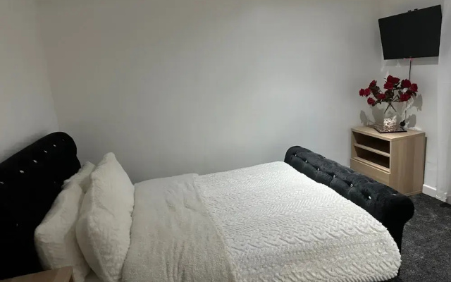 Seaside Stay Sleeps 6 With Pets