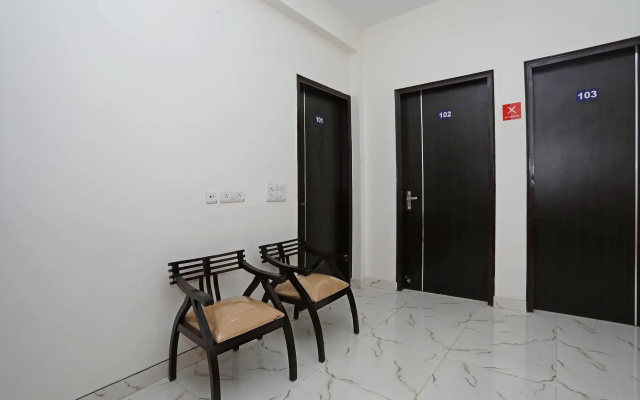 OYO Rooms Huda City Center Market District