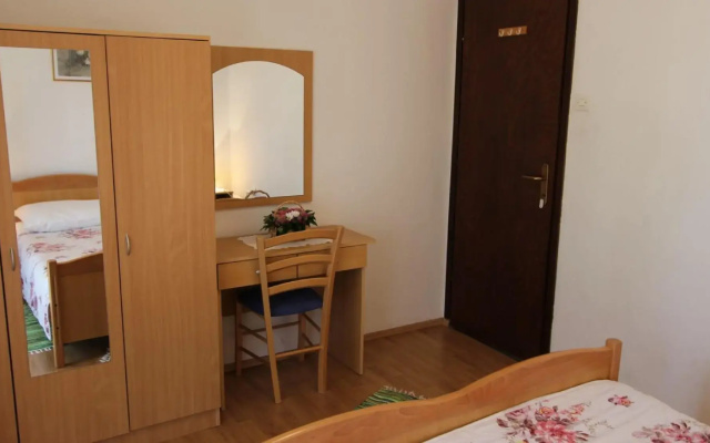True - A2(6) in Malinska