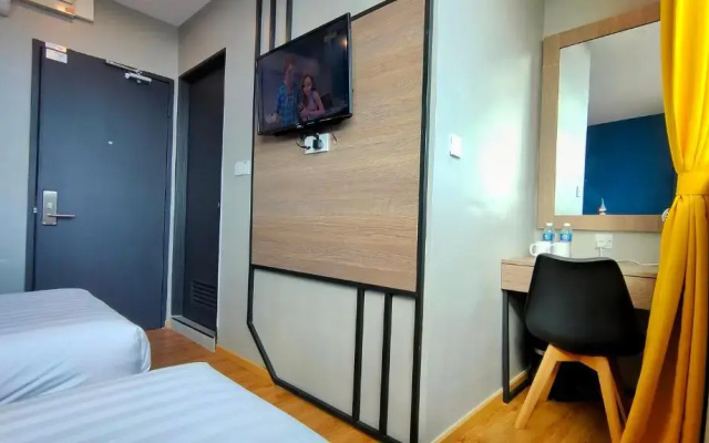 Uptown Hotel