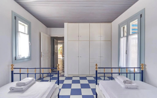 Ocean Villa in Paros