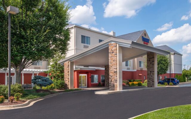 Отель Fairfield Inn & Suites by Marriott Frederick вид на фасад