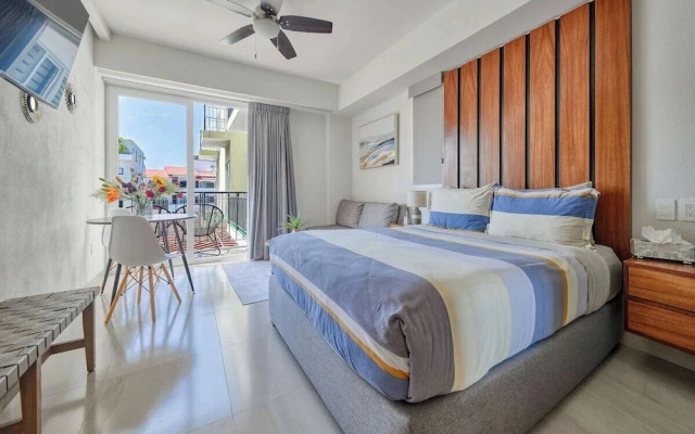Cozy Studio -private Balcony - Pool - Gym