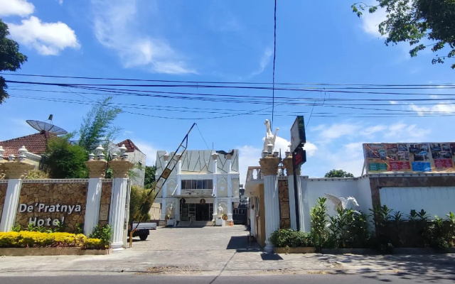 Votel Hotel DePratnya Kediri