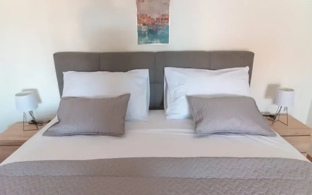 Kastel Gomilica Cozy and Stylish Apartments Near the Sea