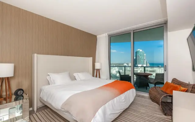 Hyde Beach Condos by Ammos VR